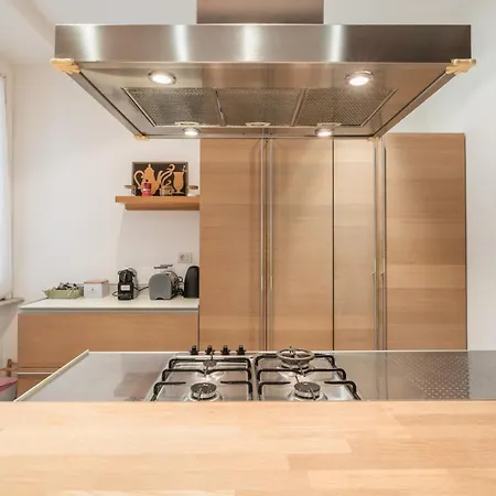 The Rent - Three-bedroom Near Borghese