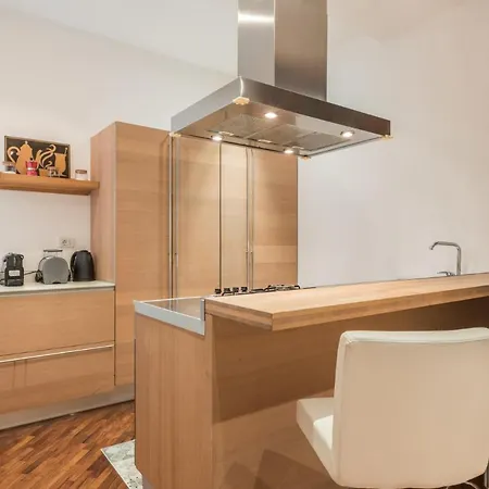 The Rent - Three-bedroom Near Borghese Apartment Rome