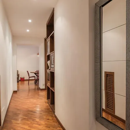The Rent - Three-bedroom Near Borghese Apartment Rome