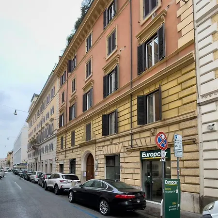 The Rent - Three-bedroom Near Borghese