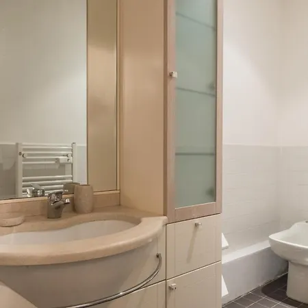 The Rent - Three-bedroom Near Borghese